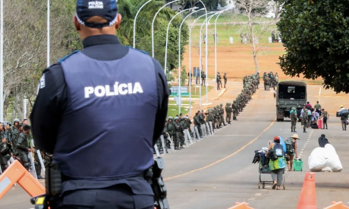 Políticos estão presos por atos golpistas em Brasília