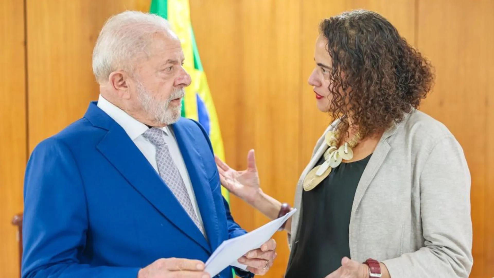 Ministra Luciana Santos quer estimular “meninas cientistas” com bolsas