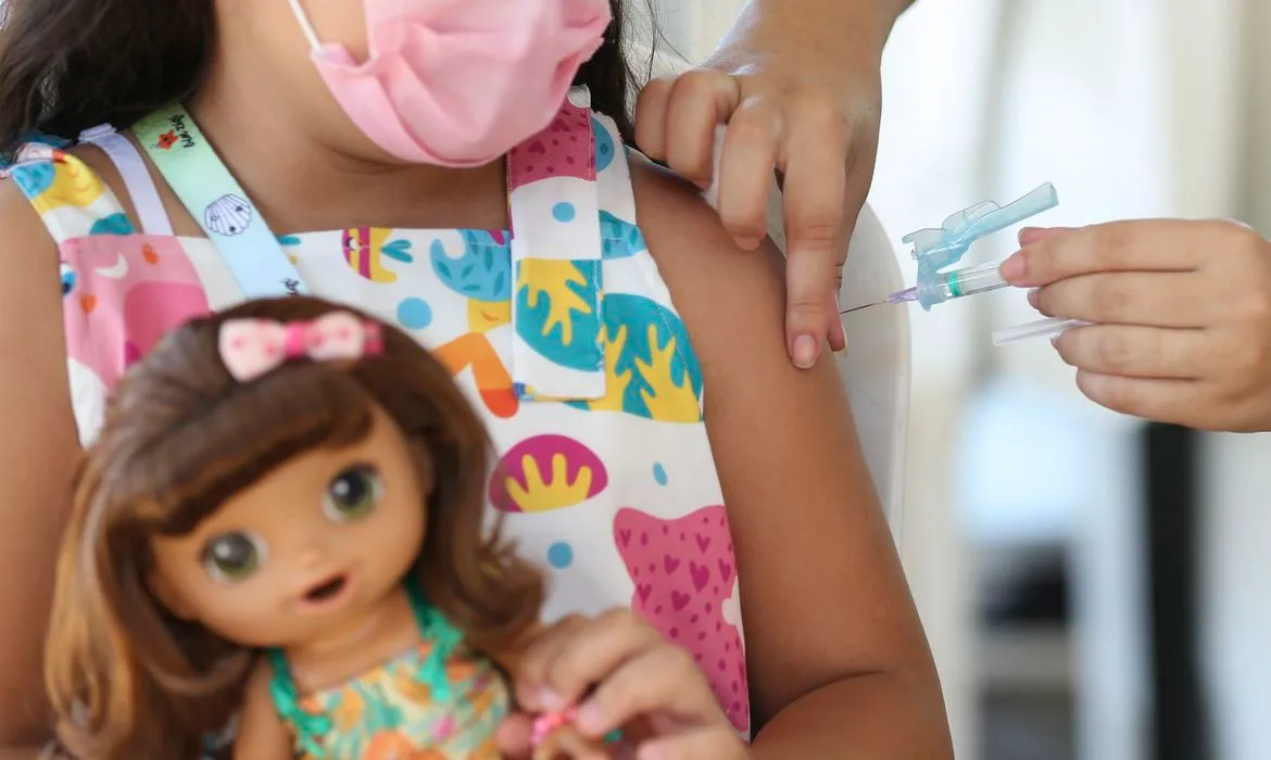 Desabastecimento de vacinas infantis contra Covid é ‘herança’ de Bolsonaro