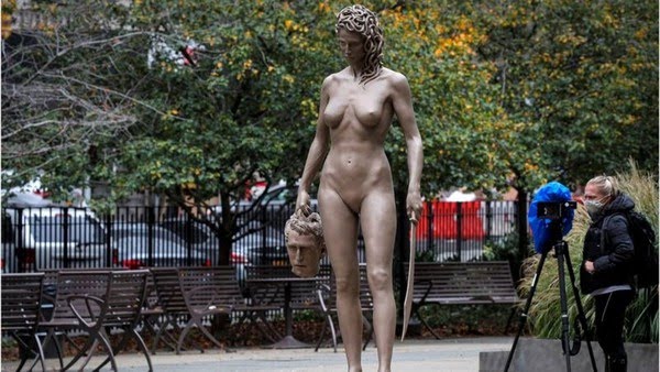 A estátua da medusa em Nova York: um símbolo de resistência e justiça