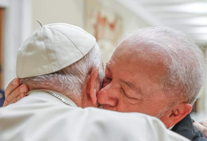 Lula e papa Francisco se encontram no Vaticano para discutir a paz e a fome no mundo