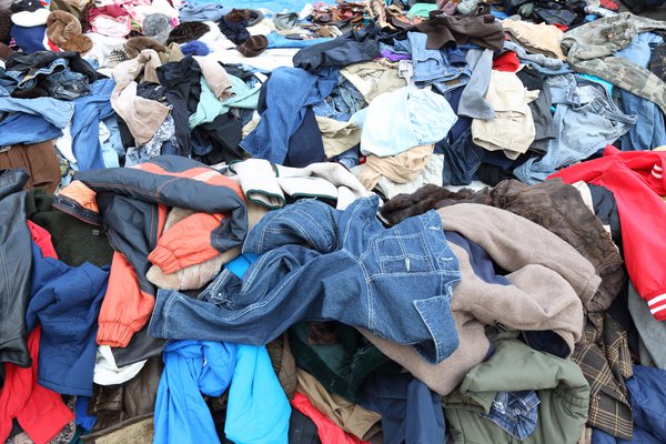 Tingindo com morte: como as roupas estão nos deixando doentes