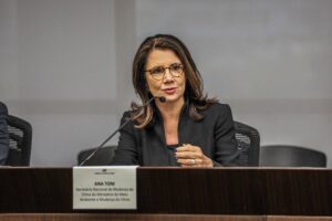 “Pedalada climática” de Salles será corrigida pelo governo Lula até outubro, diz Ana Toni