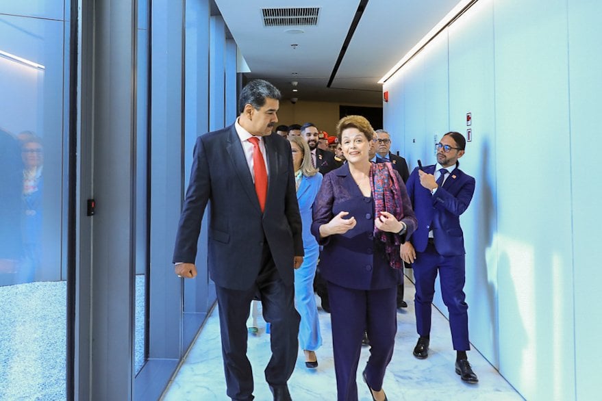 Em giro pela China, Maduro se reúne com Dilma no Banco do Brics – Mundo – CartaCapital