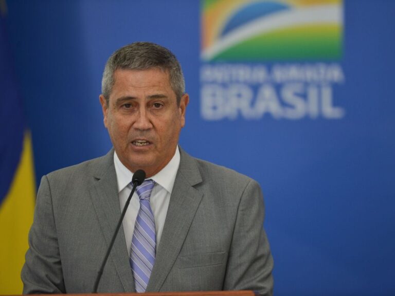 Mensagens revelam que Braga Netto prometeu 'dar uma força' a investigados por fraude em intervenção no Rio – Política – CartaCapital