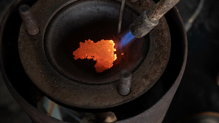 Uma ameaça à Amazônia: o ouro ilegal