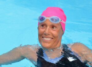 Conheça Diana Nyad, a mulher que nadou 177 km aos 64 anos