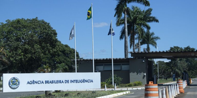 Governo demite servidores da Abin presos por espionagem ilegal