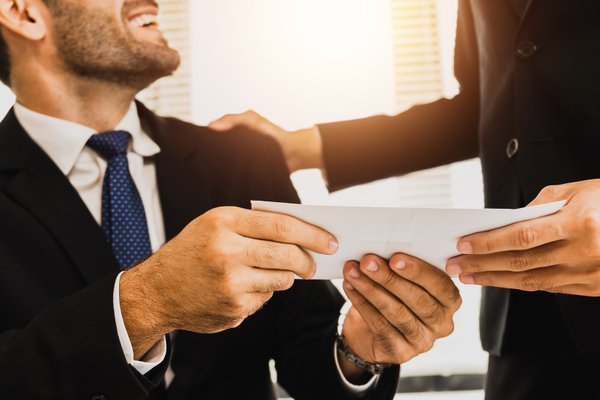 Salário de um CEO equivale ao de 670 operários, diz relatório do IPS