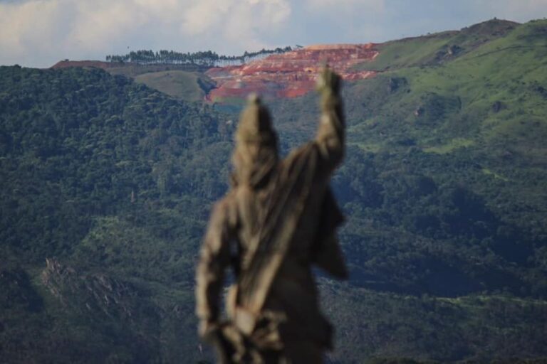 Sob olhar dos profetas e protesto dos moradores, mineração avança na Serra do Pires