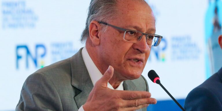 Alckmin defende criar proposta para desonerar folha de pagamento