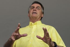 Bolsonaro confirma ida à posse de Milei 'mesmo com Lula' e prevê vaias ao petista – CartaCapital