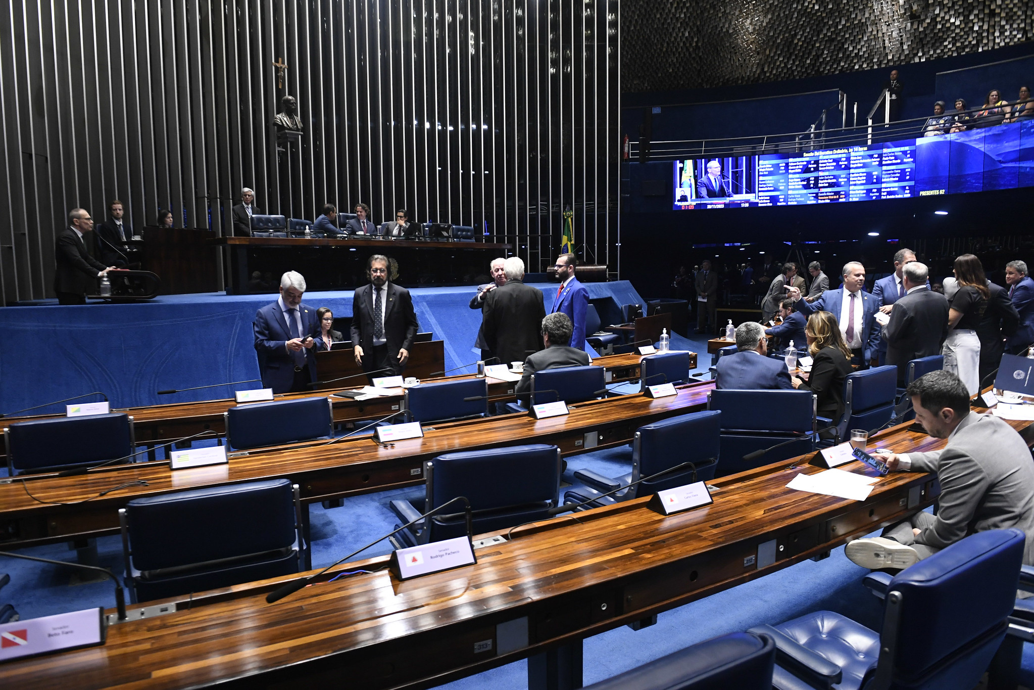 Com votação simbólica, Senado aprova PL do Veneno