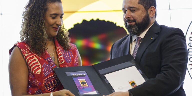 Correios lançam selo postal em homenagem a Marielle Franco