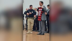 Ex-diretor da PRF alega que número 22 em camisa poderia ser homenagem ao jogador Rodinei – Política – CartaCapital