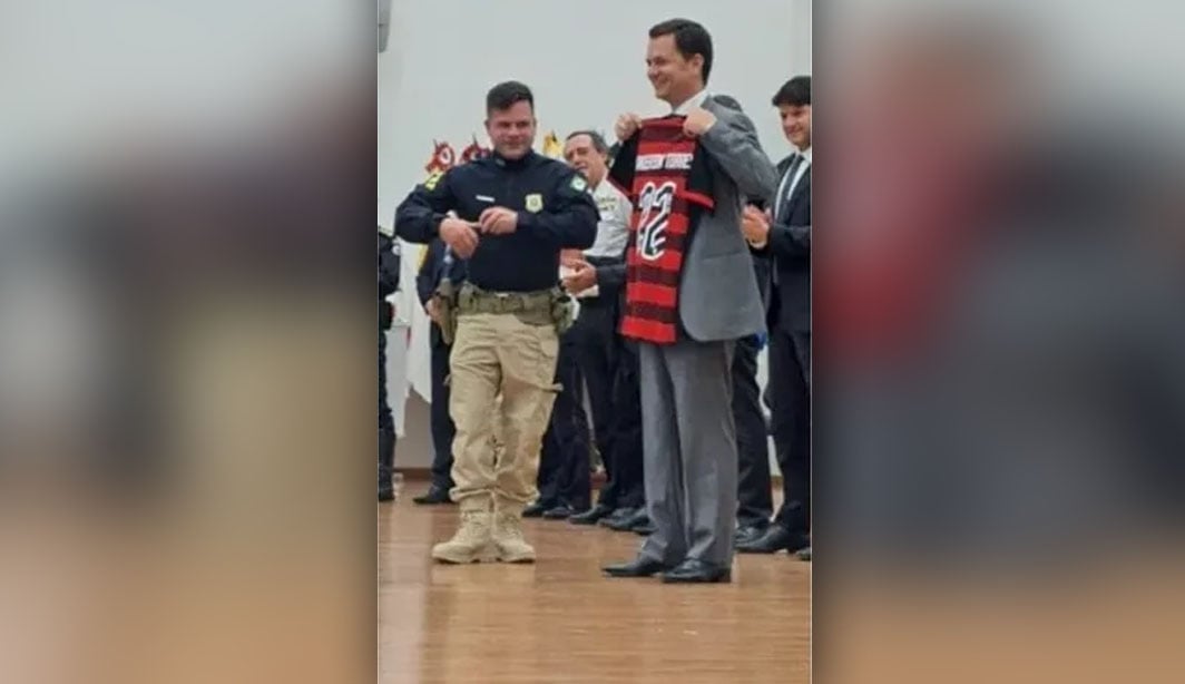 Ex-diretor da PRF alega que número 22 em camisa poderia ser homenagem ao jogador Rodinei – Política – CartaCapital