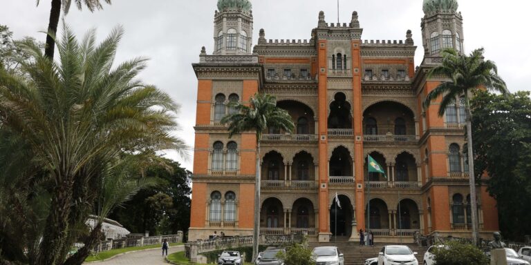 Fiocruz abre portas neste sábado para vacinação e troca de experiência