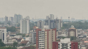 Fumaça persiste em Manaus