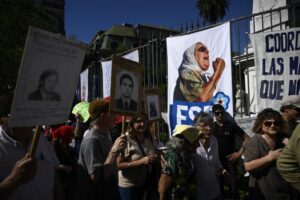 Mães da Praça de Maio recebem apoio de ativistas na Argentina – Mundo – CartaCapital