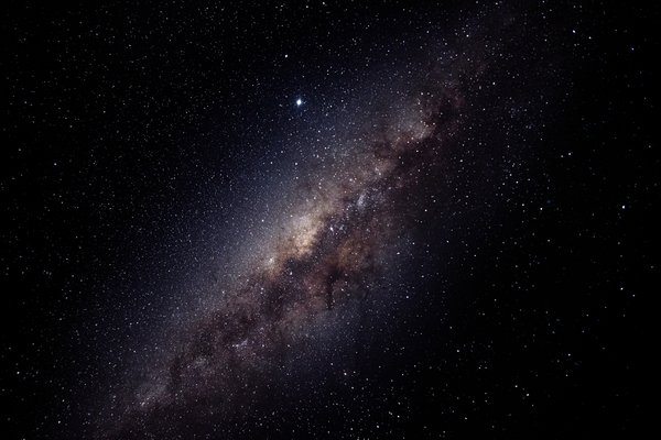 Via Láctea: coração da galáxia está pulsando um sinal misterioso