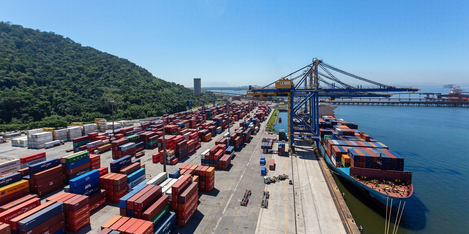 Balança comercial terá queda de exportação e mais importações, diz AEB