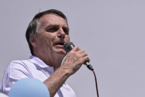 Bolsonaro minimiza Lula e compara apoio de petista a um time 'quase sem torcida' – Política – CartaCapital