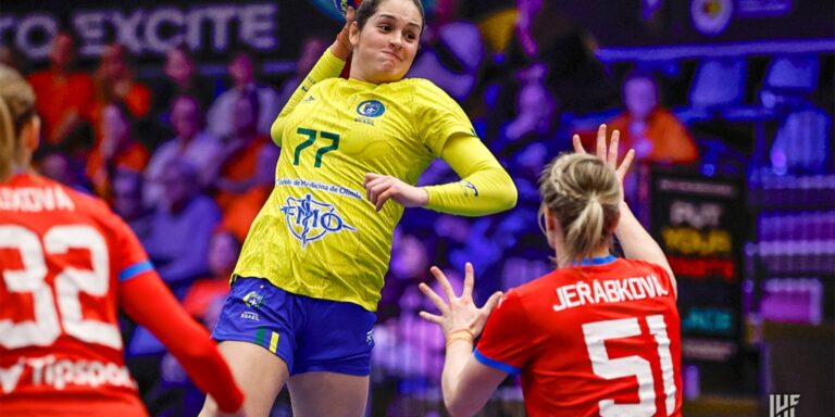 Brasil vence República Tcheca no Mundial de handebol feminino