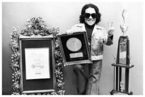 Vida Louca de Nelson Ned é retratada em livro revelador – Augusto Diniz