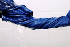 'Você deveria lavar seus jeans no banho': entenda o que disse o CEO da Levi's