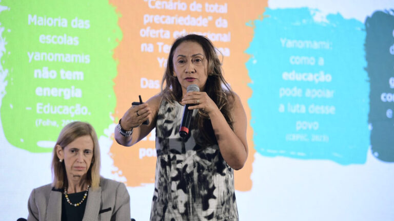 As crianças indígenas vão adiar o fim do mundo, diz educadora indígena Rita Potiguara