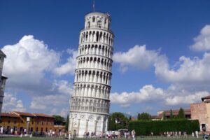 O que impede a Torre de Pisa de desabar?