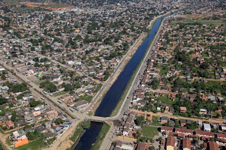O que o abandono do Projeto Iguaçu revela sobre a gestão de riscos urbanos no Rio de Janeiro?