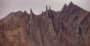 Placa tectônica indiana está se dividindo em duas, sugere estudo