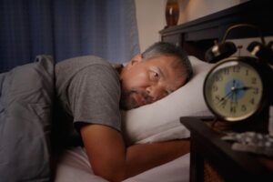 Por que algumas pessoas acordam de madrugada todas as noites?