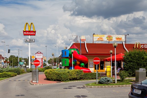 Por que não existem mais 'parquinhos' nos McDonald's?