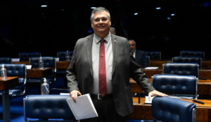 Antes de deixar o Senado, Dino apresenta PEC contra aposentadoria compulsória de juízes e militares – Política – CartaCapital