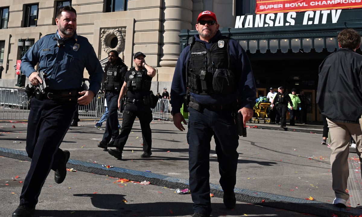 Ataque a tiros no desfile do Super Bowl foi provocado por ‘disputa entre várias pessoas – Mundo – CartaCapital