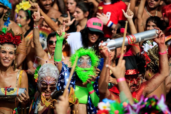 Como aproveitar o Carnaval sem acabar com seu corpo, segundo endocrinologistas
