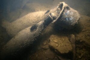 Como as garrafas de bebida do Titanic continuam intactas no fundo do mar?