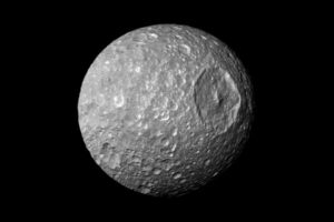 Mimas, a 'estrela da morte' de Saturno, pode esconder oceano subterrâneo
