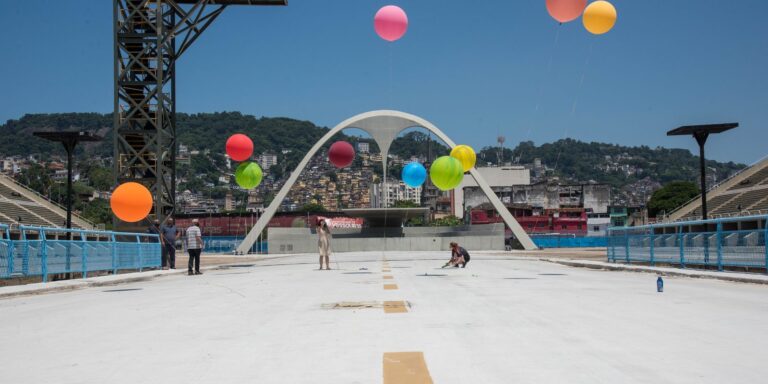 Sambódromo do Rio completa 40 anos com evolução de desfiles