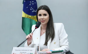 Bolsonarista estreia na presidência da comissão mais importante da Câmara