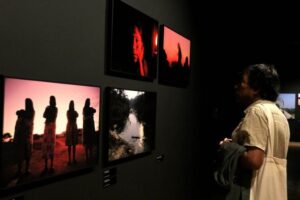 trbr8298-Exposição fotográfica “Hiromi Nagakura até a Amazônia com Ailton Krenak”. Tânia Rêgo/Agência Brasil