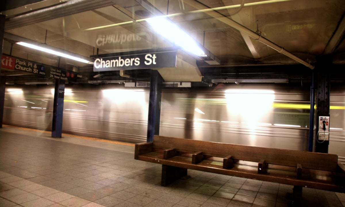 Homem morre após ser empurrado nos trilhos do metrô de Nova York – Mundo – CartaCapital