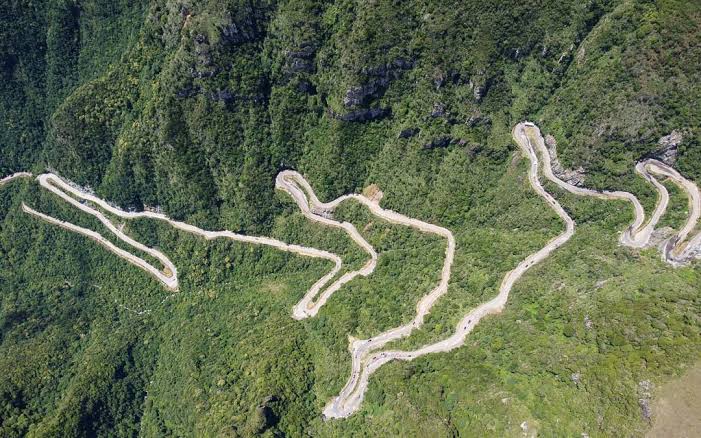 Beleza e Desafio da Estrada Serra do Rio do Rastro no Brasil