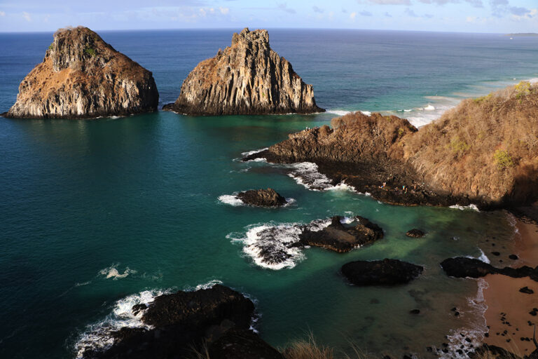 Poluição plástica já impacta Fernando de Noronha
