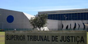 CNJ suspende norma que proíbe uso de cropped no STJ