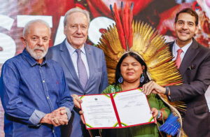 Em reabertura de conselho indigenista, Lula assina homologação de duas terras indígenas