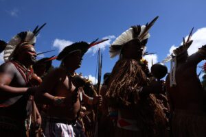 Na abertura do Acampamento Terra Livre, indígenas divulgam carta de reivindicações