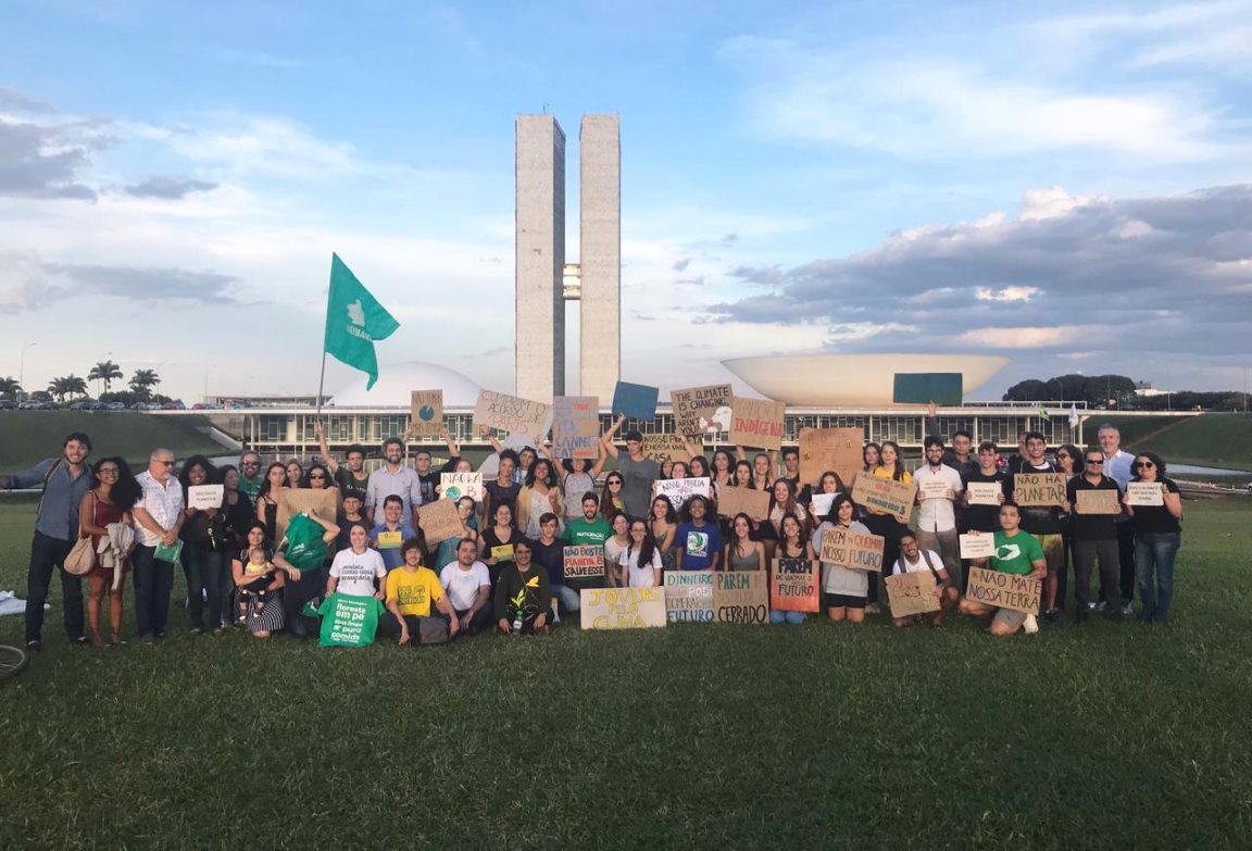 “A nossa democracia foi sequestrada pelo poder econômico”, critica ativista